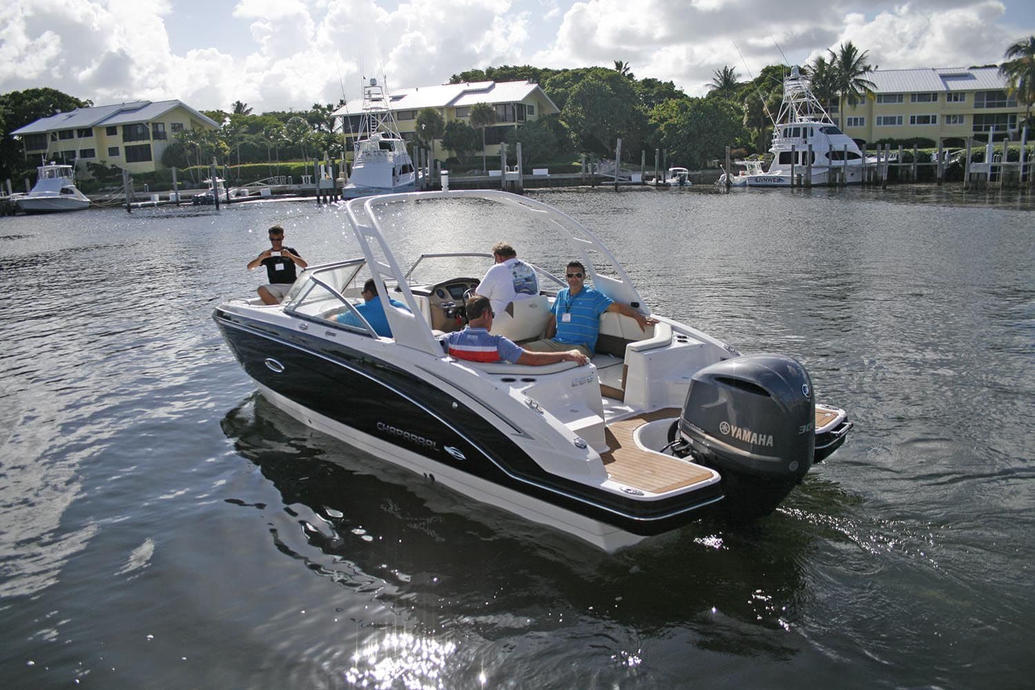 Chaparral Boats debuts 250 Suncoast Outboard Deckboat at Dealer Meeting