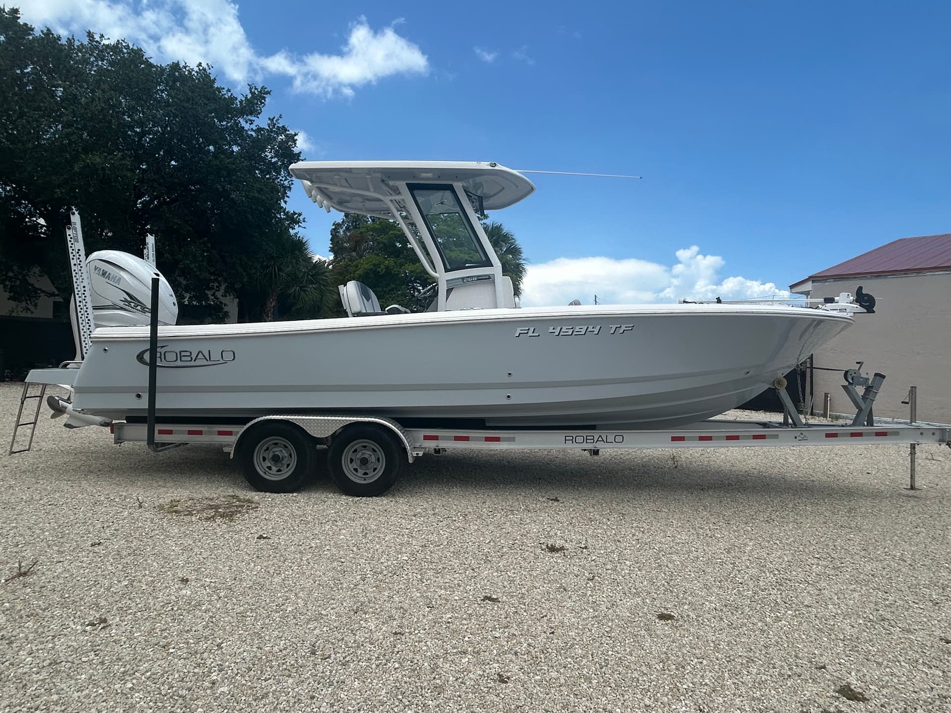2022 Robalo 266 Cayman