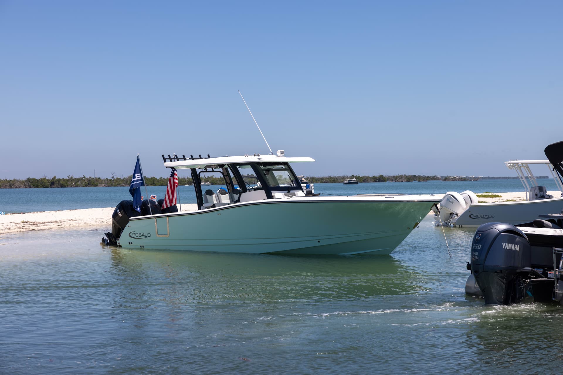2024 Robalo R360 — image 1