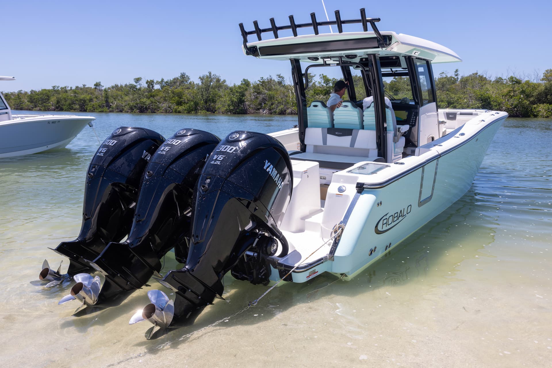 2024 Robalo R360 — image 2