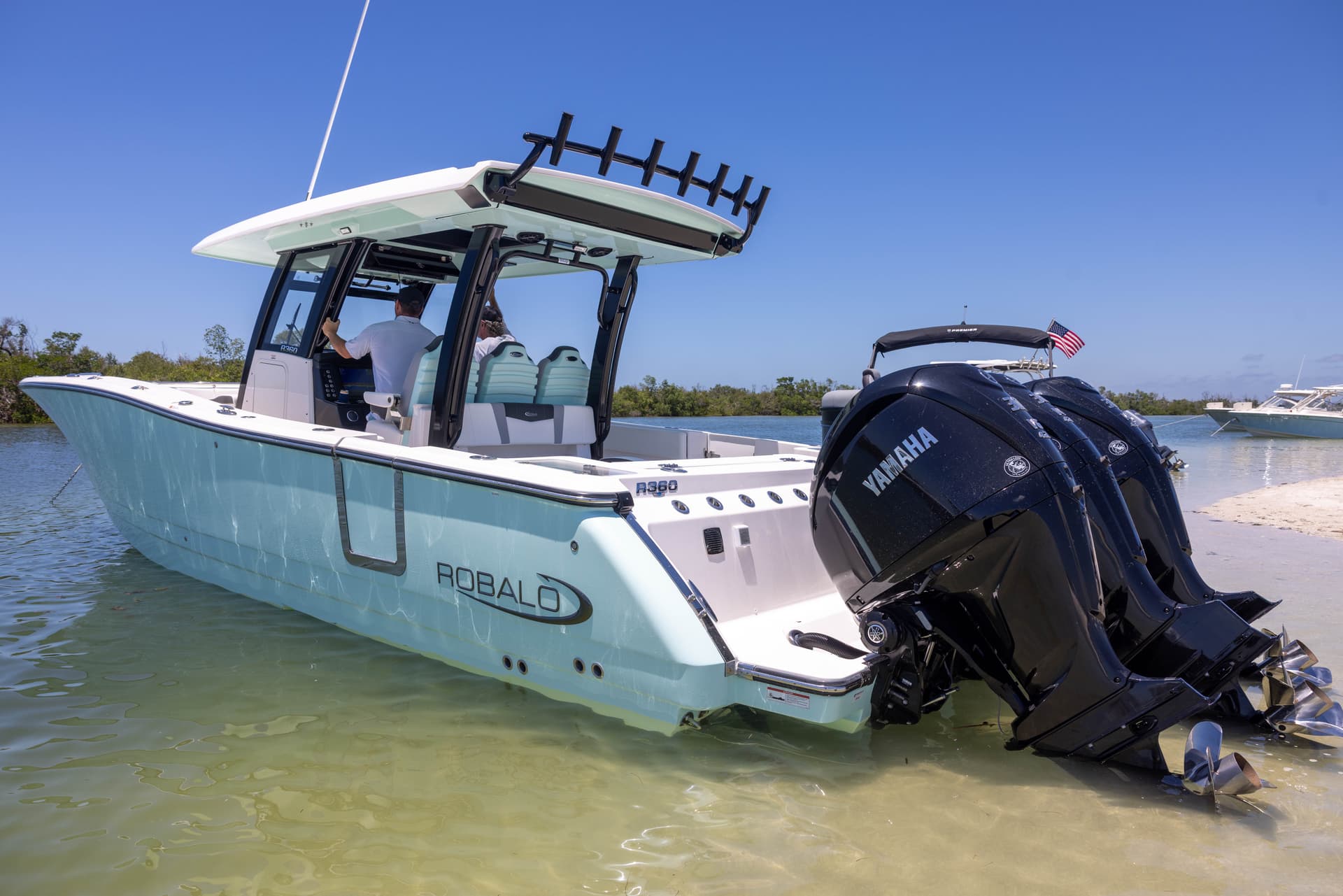 2024 Robalo R360 — image 3