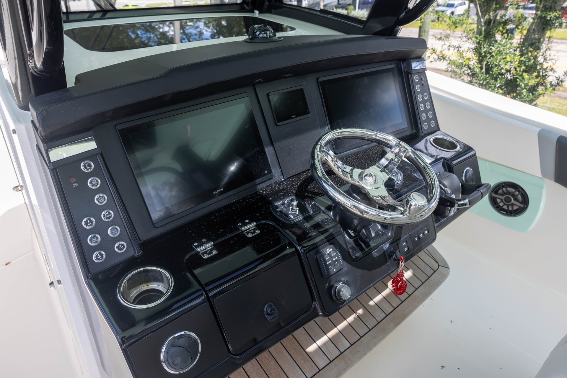2024 Robalo R360 — image 8