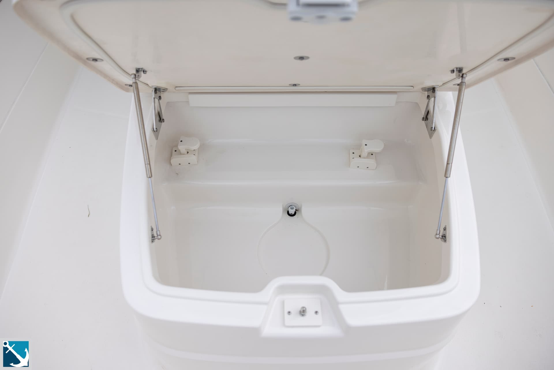 2024 Robalo R360 — image 14