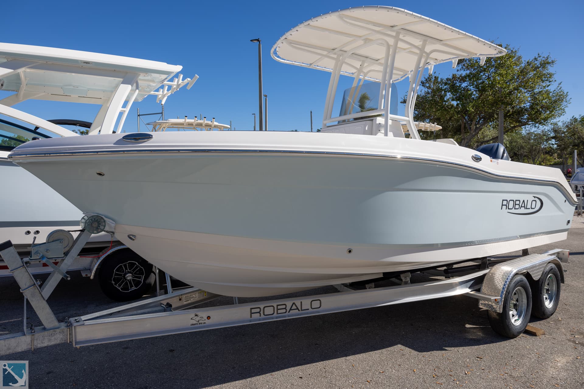 2025 Robalo R200 — image 1