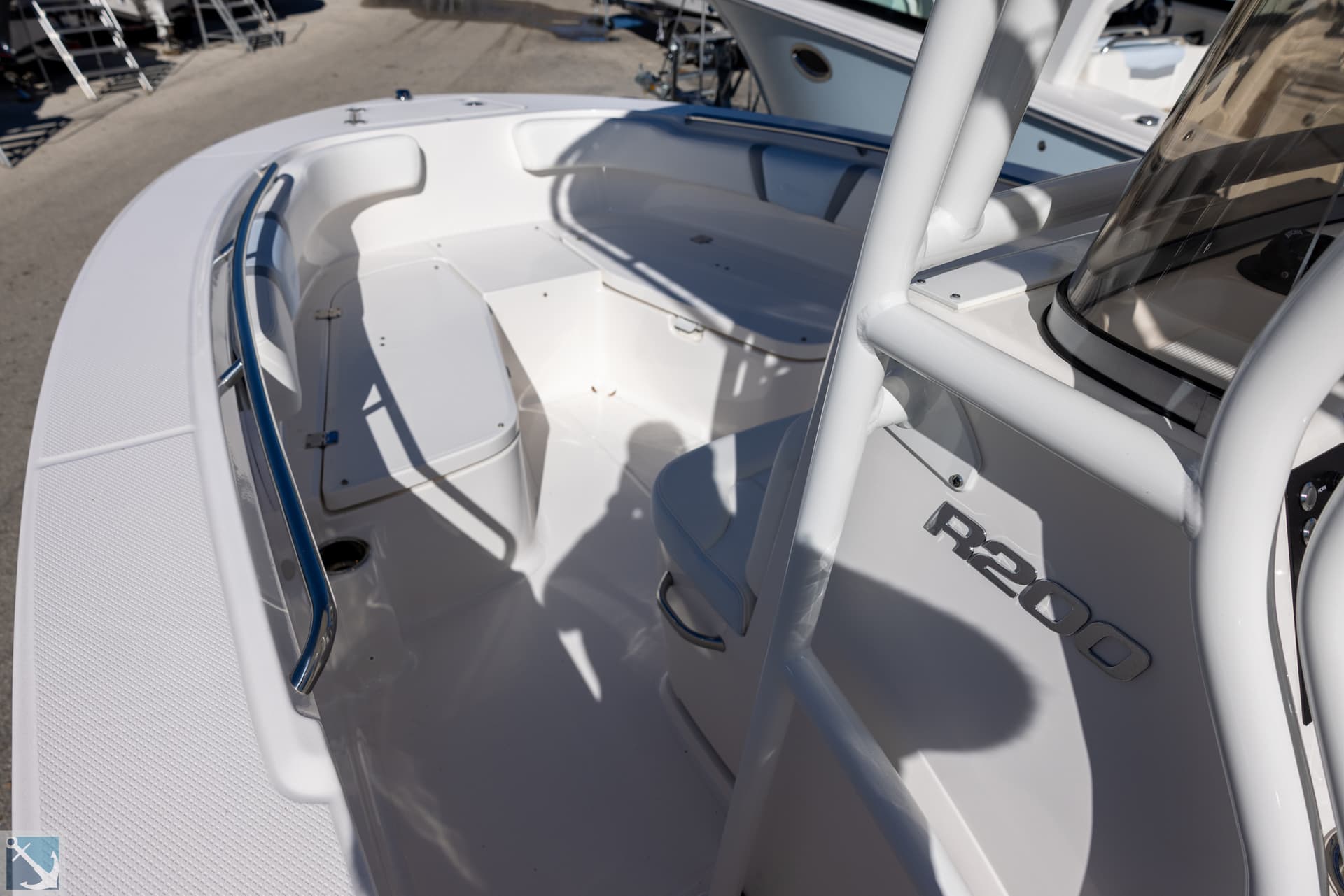 2025 Robalo R200 — image 8