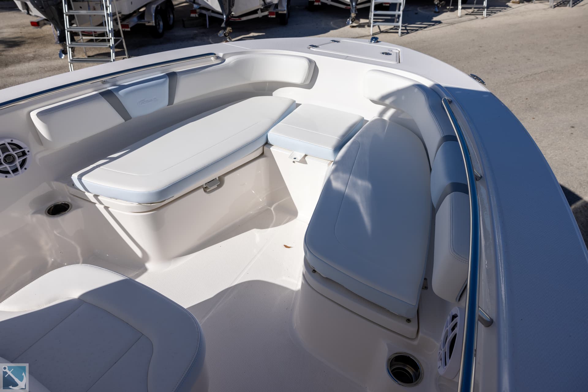 2025 Robalo R200 — image 10