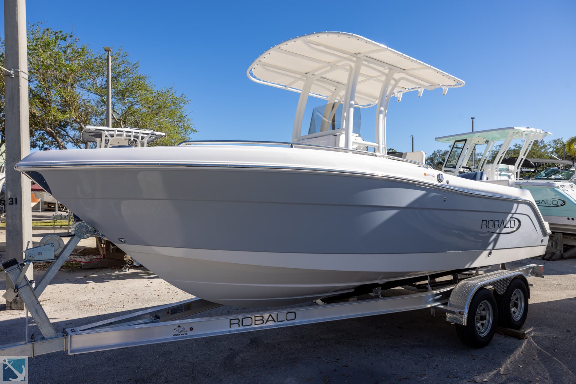 2025 Robalo R222 CC