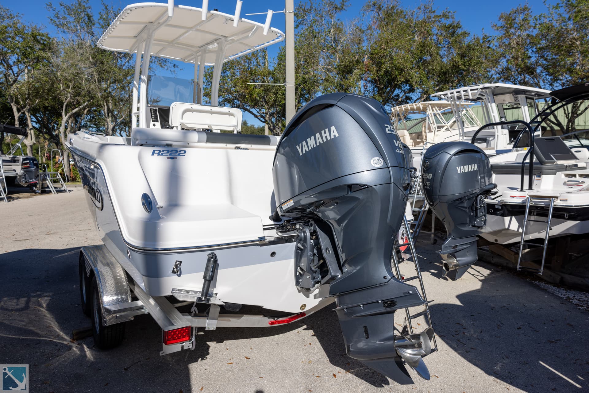 2025 Robalo R222 CC — image 3