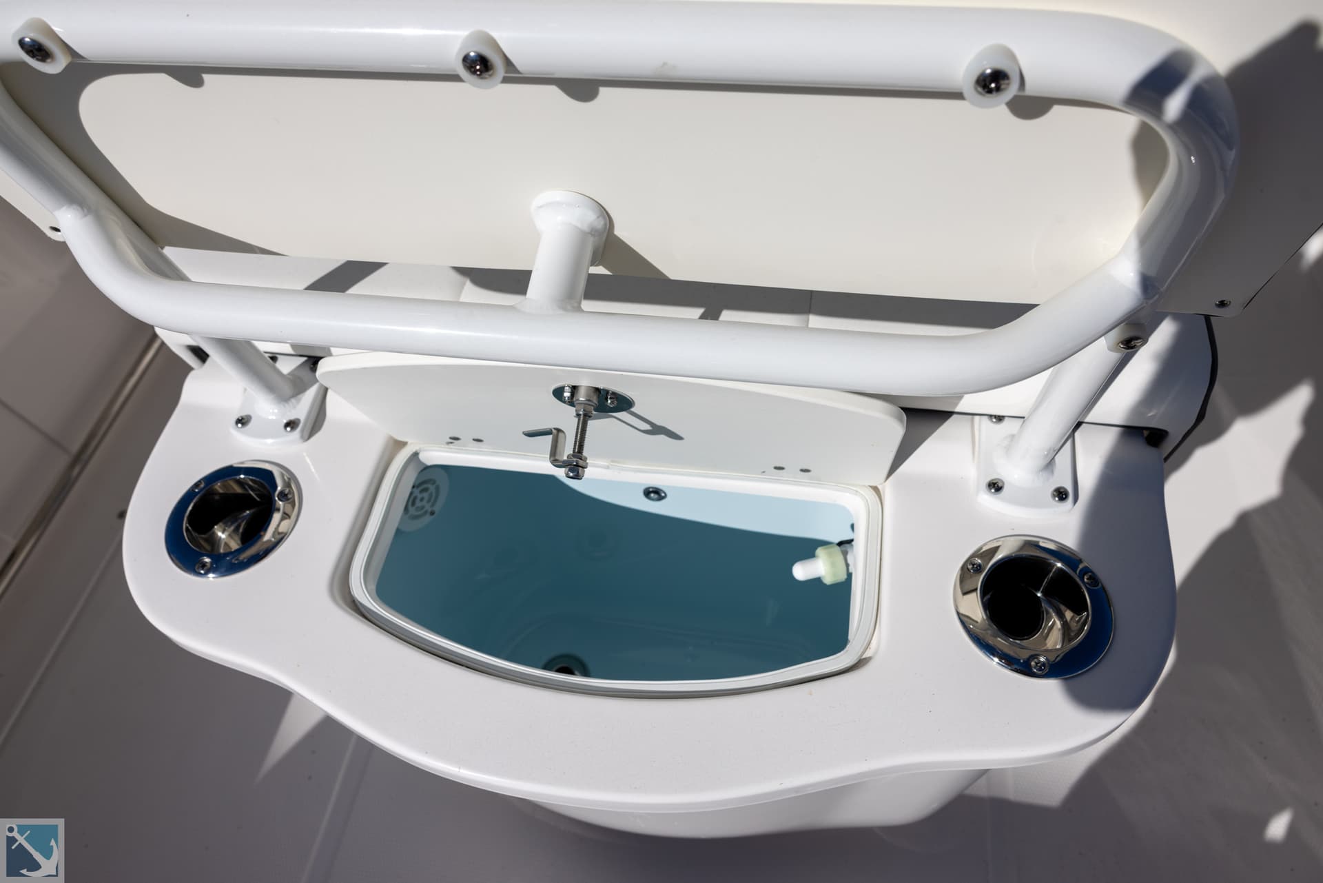 2025 Robalo R222 CC — image 5
