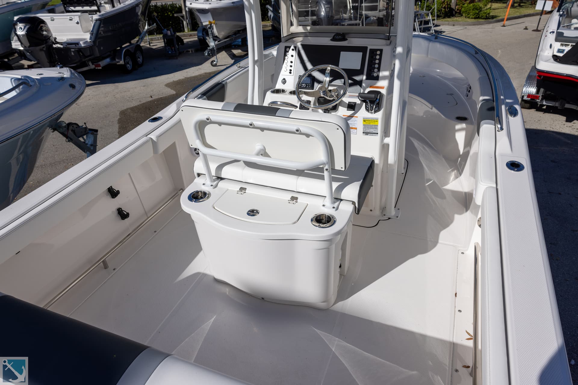 2025 Robalo R222 CC — image 6