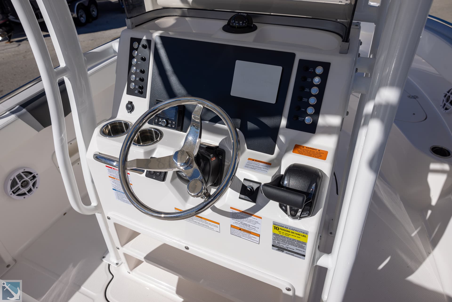 2025 Robalo R222 CC — image 7