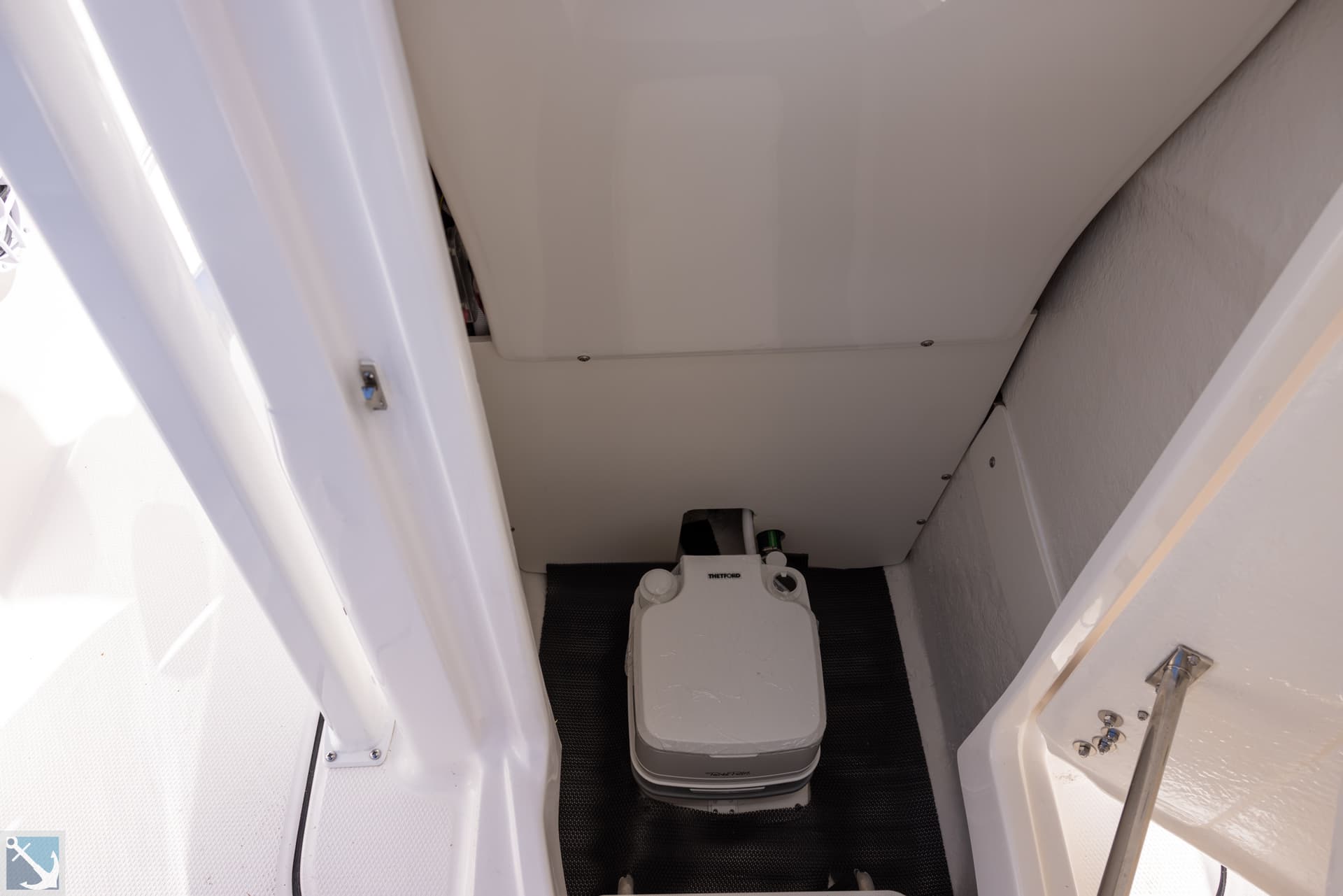 2025 Robalo R222 CC — image 8