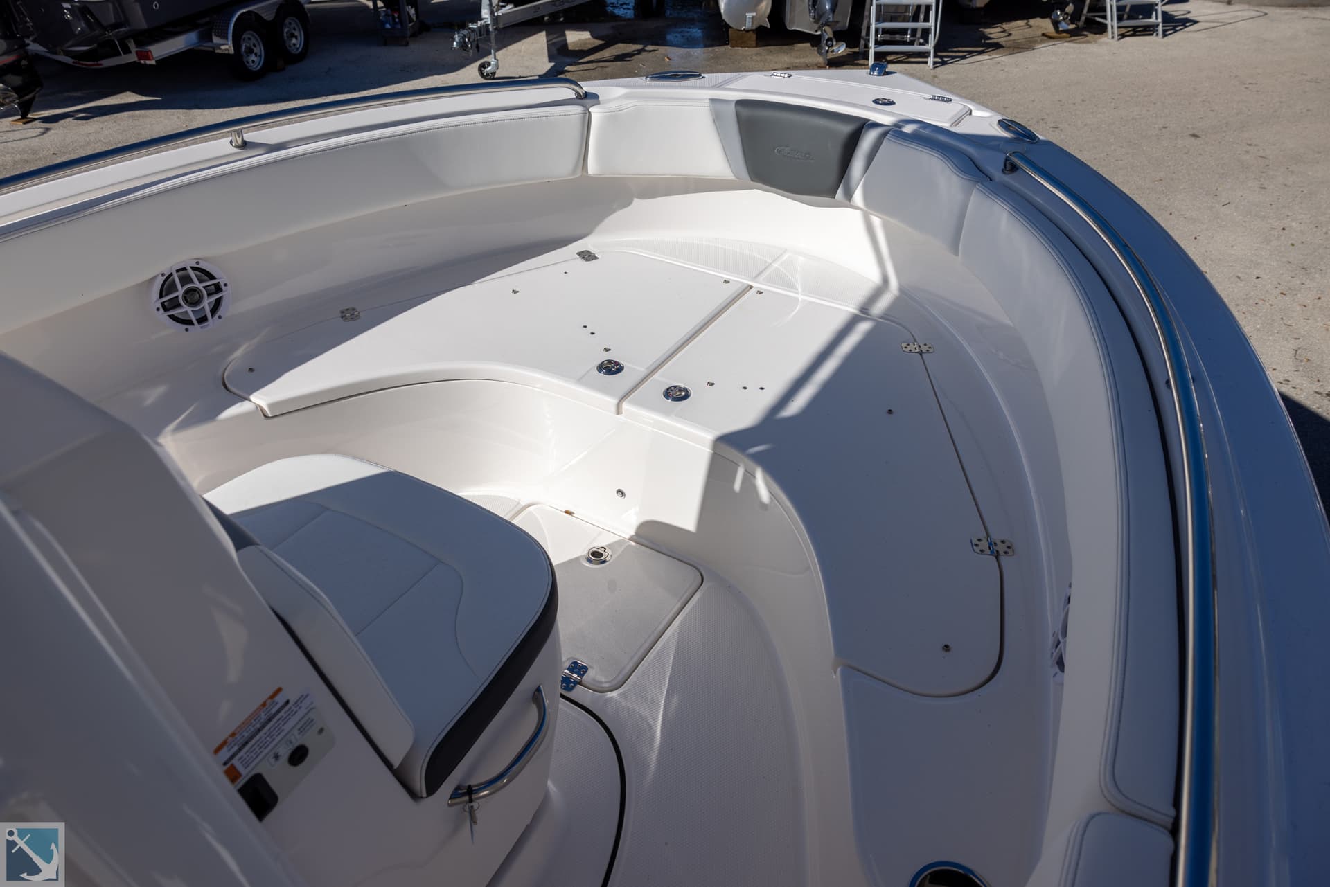 2025 Robalo R222 CC — image 14