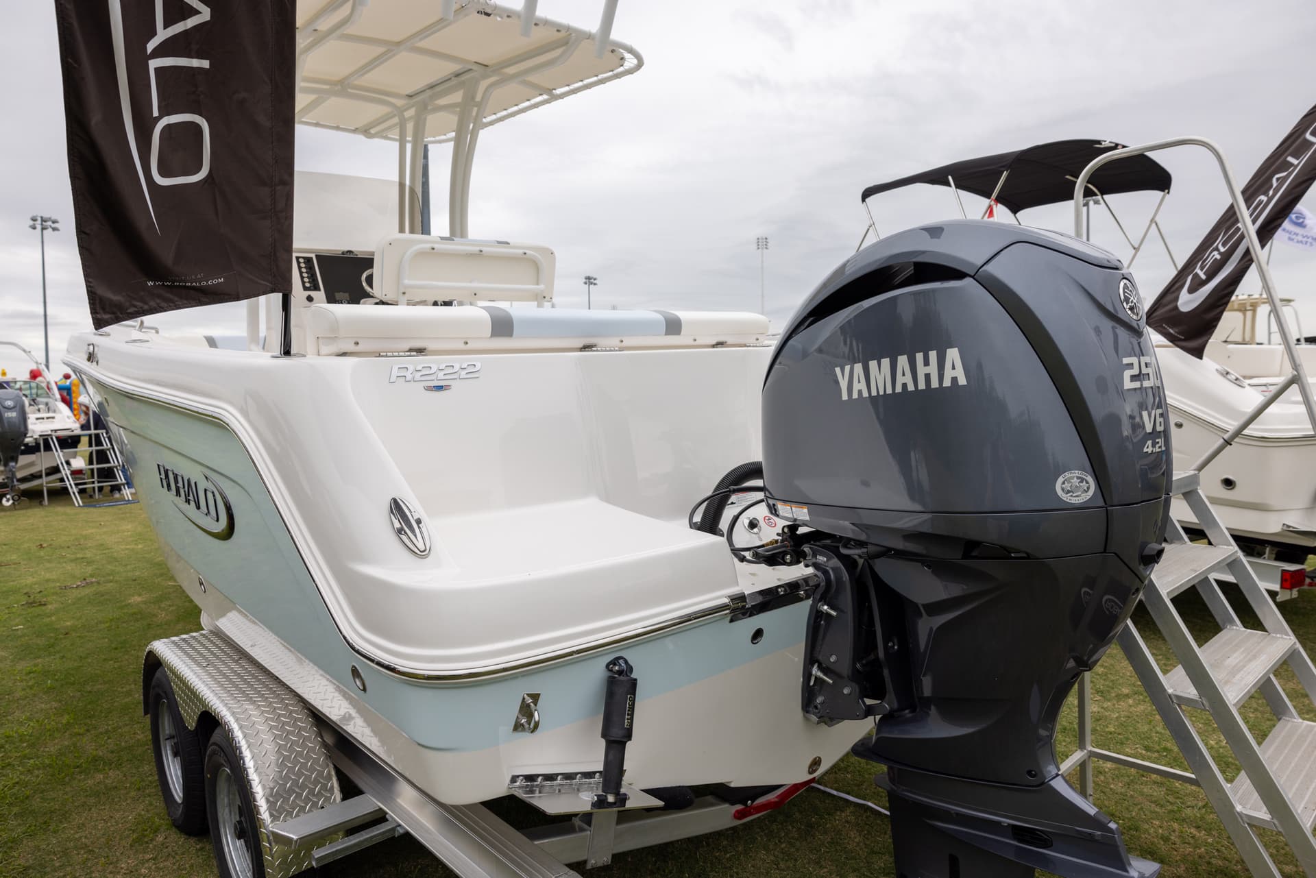 2025 Robalo R222 CC — image 3
