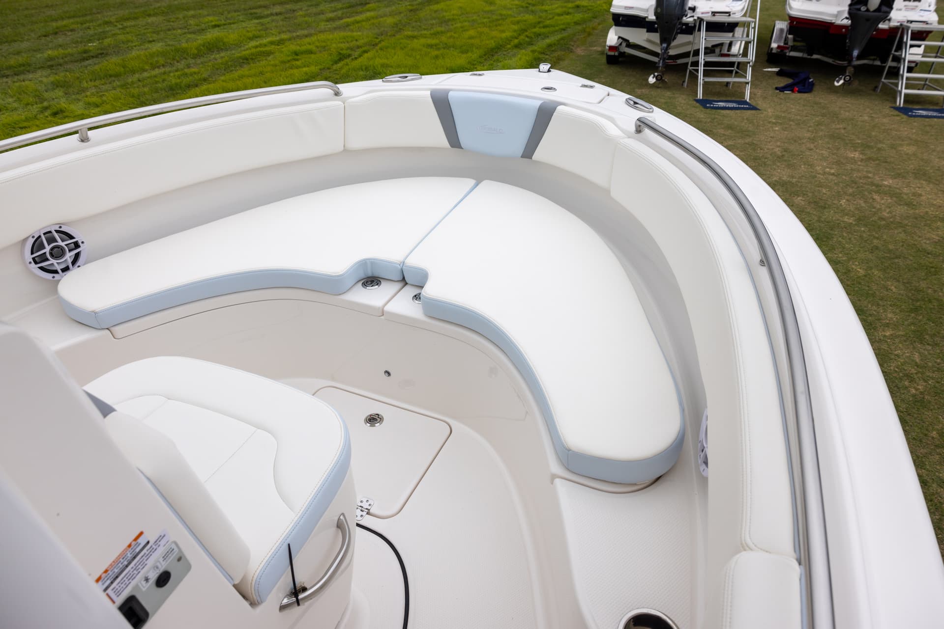 2025 Robalo R222 CC — image 6