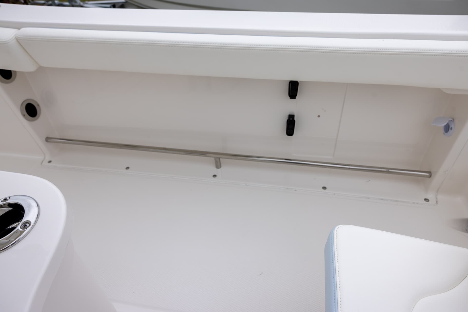 2025 Robalo R222 CC — image 12