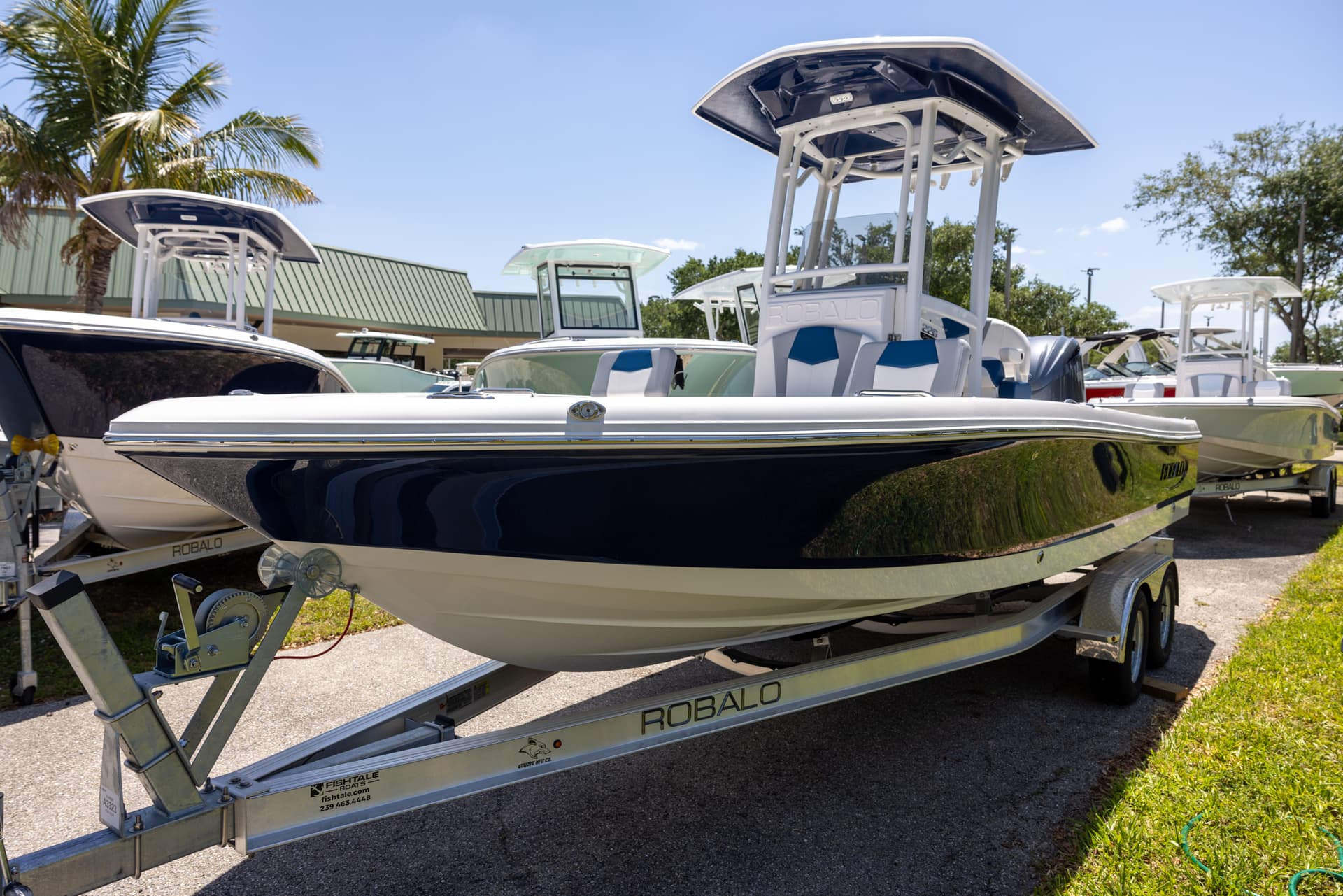 2025 Robalo 226 Cayman — image 2
