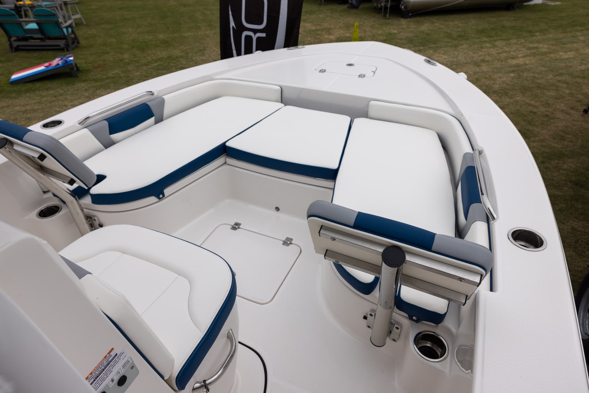 2025 Robalo 226 Cayman — image 7