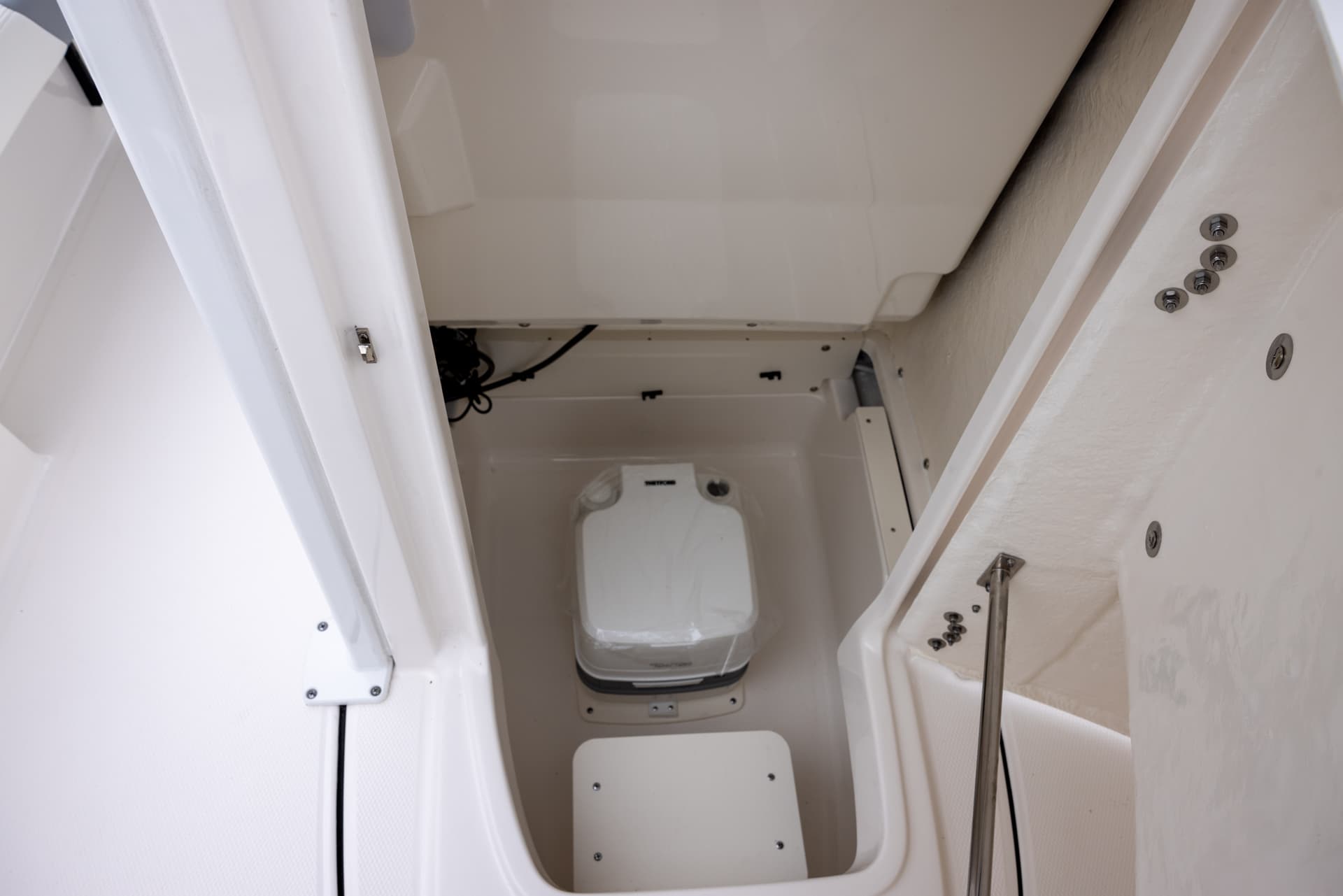 2025 Robalo 226 Cayman — image 8