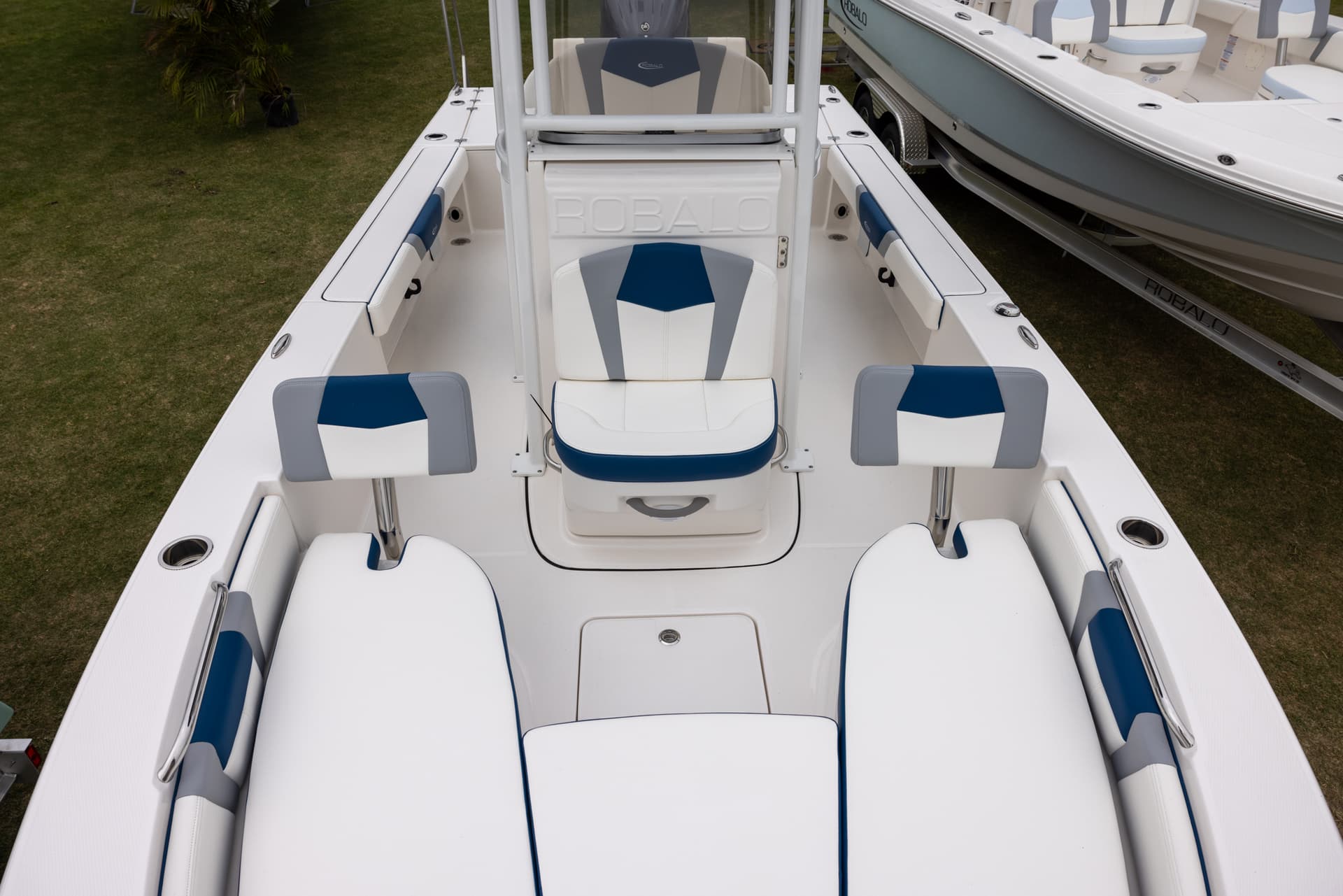 2025 Robalo 226 Cayman — image 9