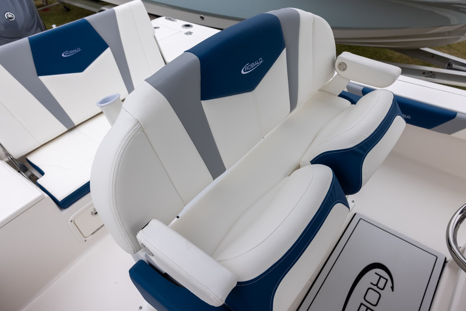2025 Robalo 226 Cayman — image 14