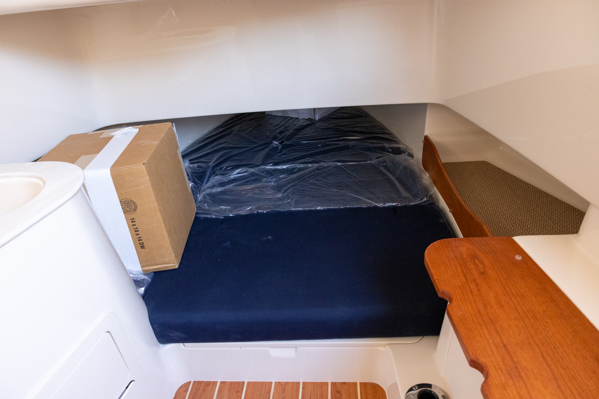 2025 Grady-White Canyon 336 — image 8