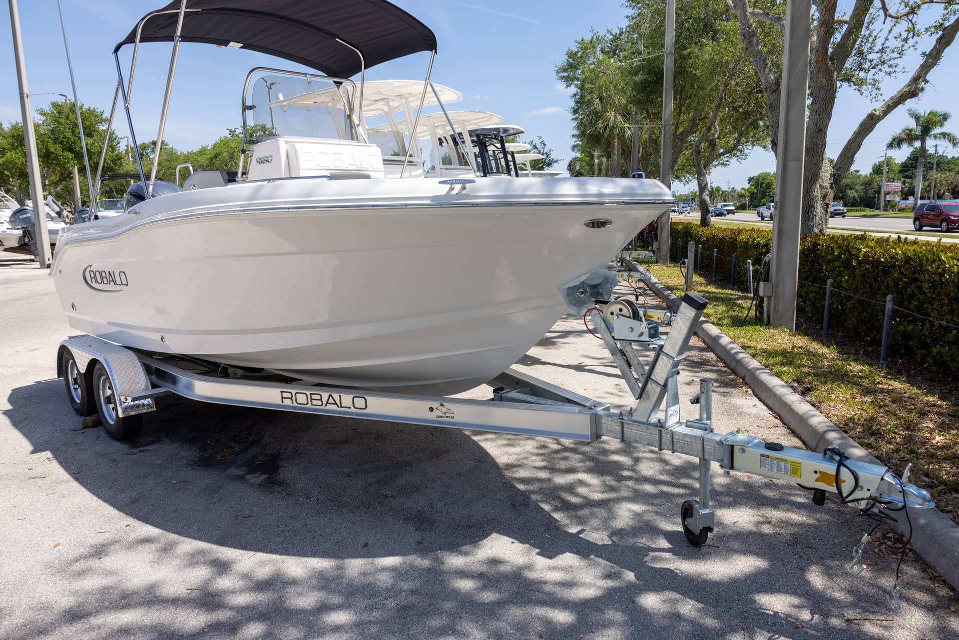 2025 Robalo R180 — image 2