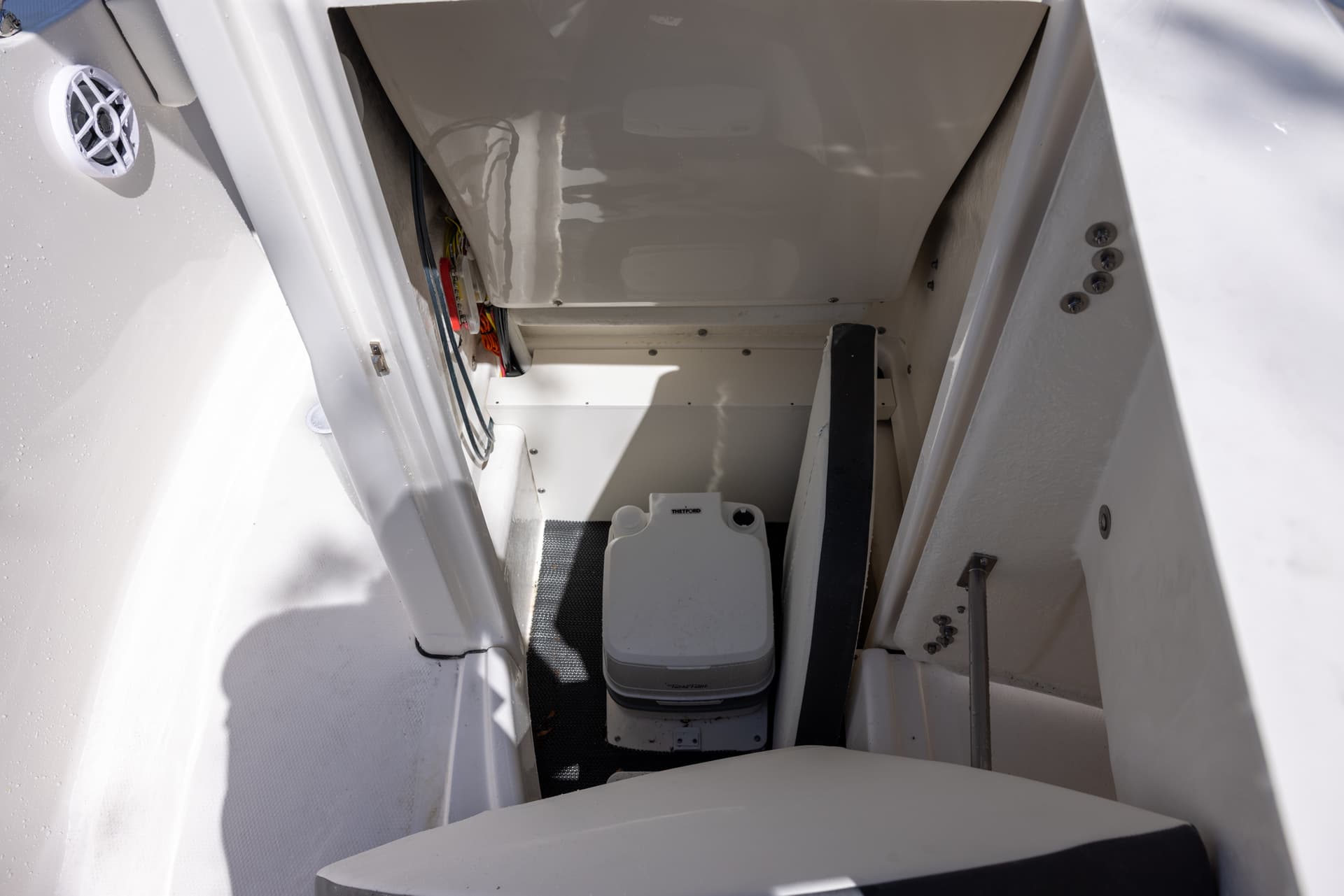 2025 Robalo R180 — image 6