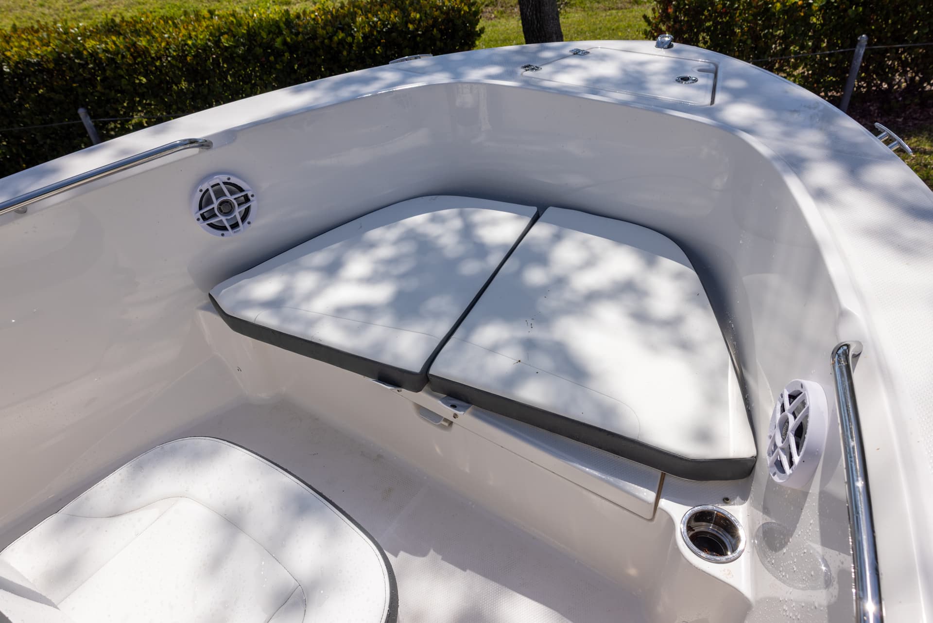 2025 Robalo R180 — image 7