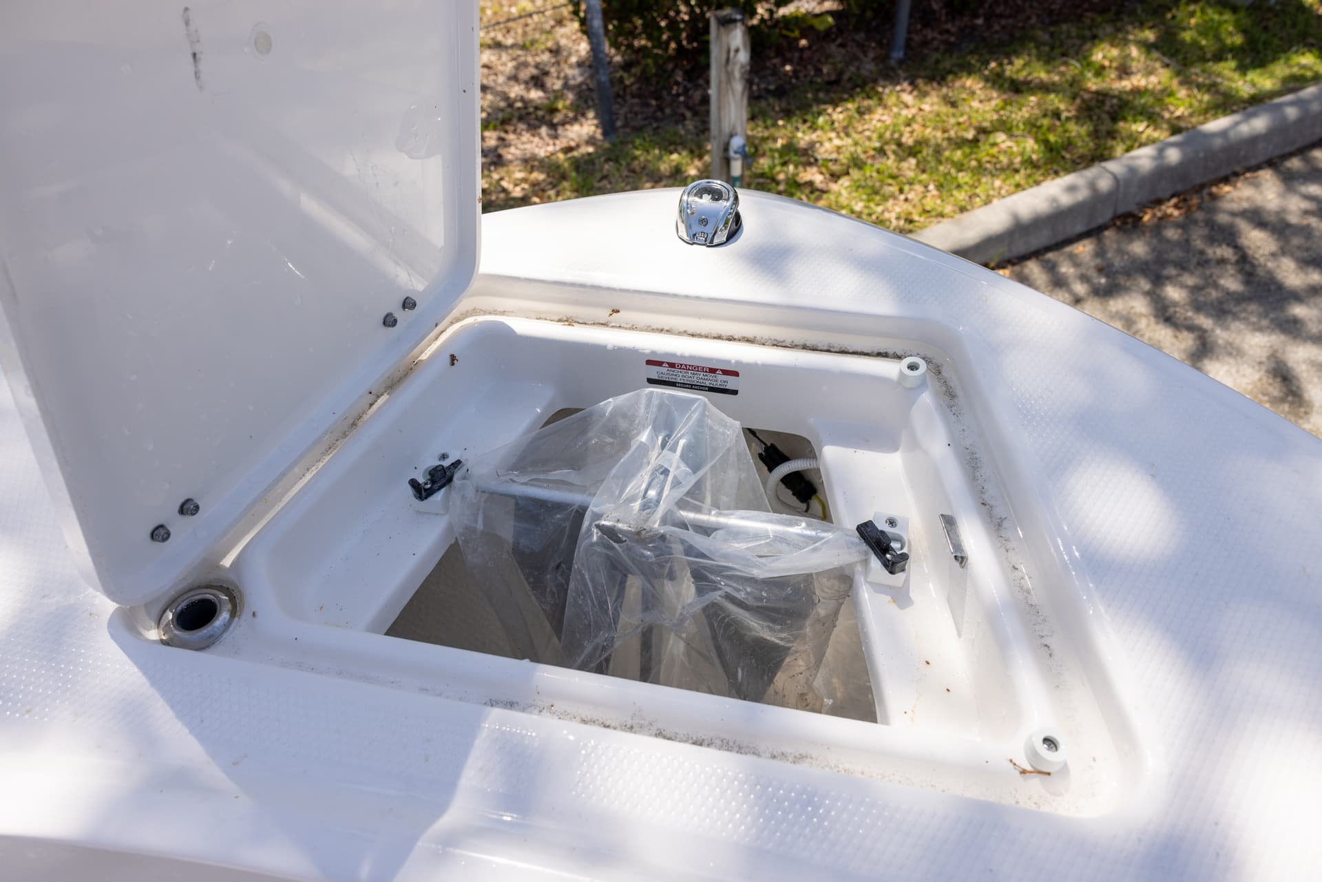 2025 Robalo R180 — image 8