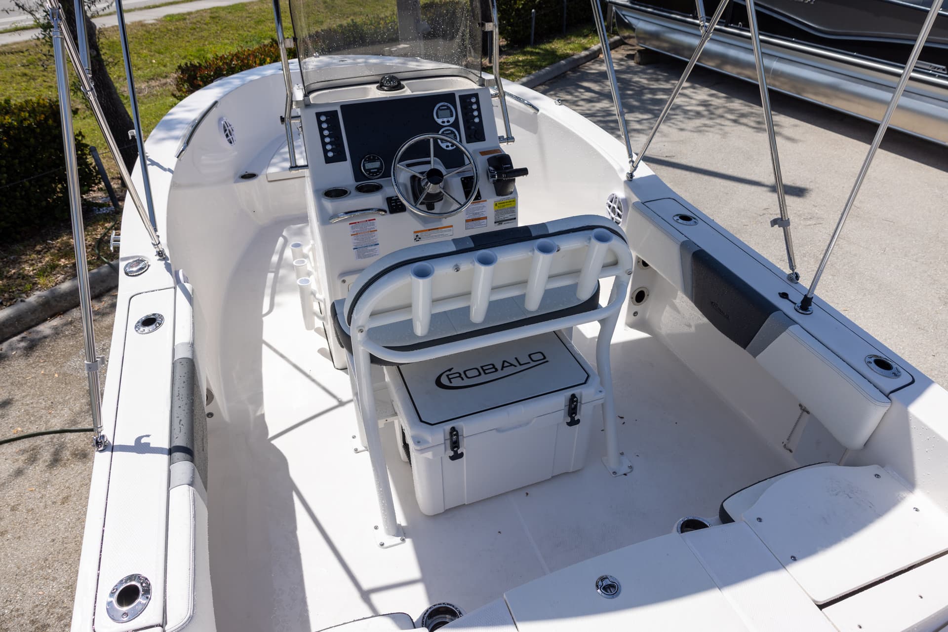 2025 Robalo R180 — image 10
