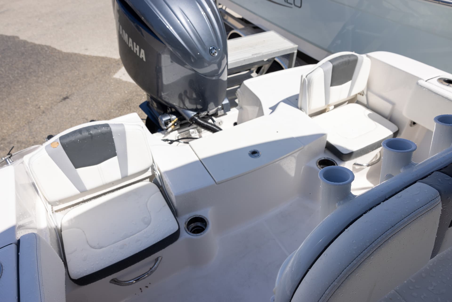 2025 Robalo R180 — image 12