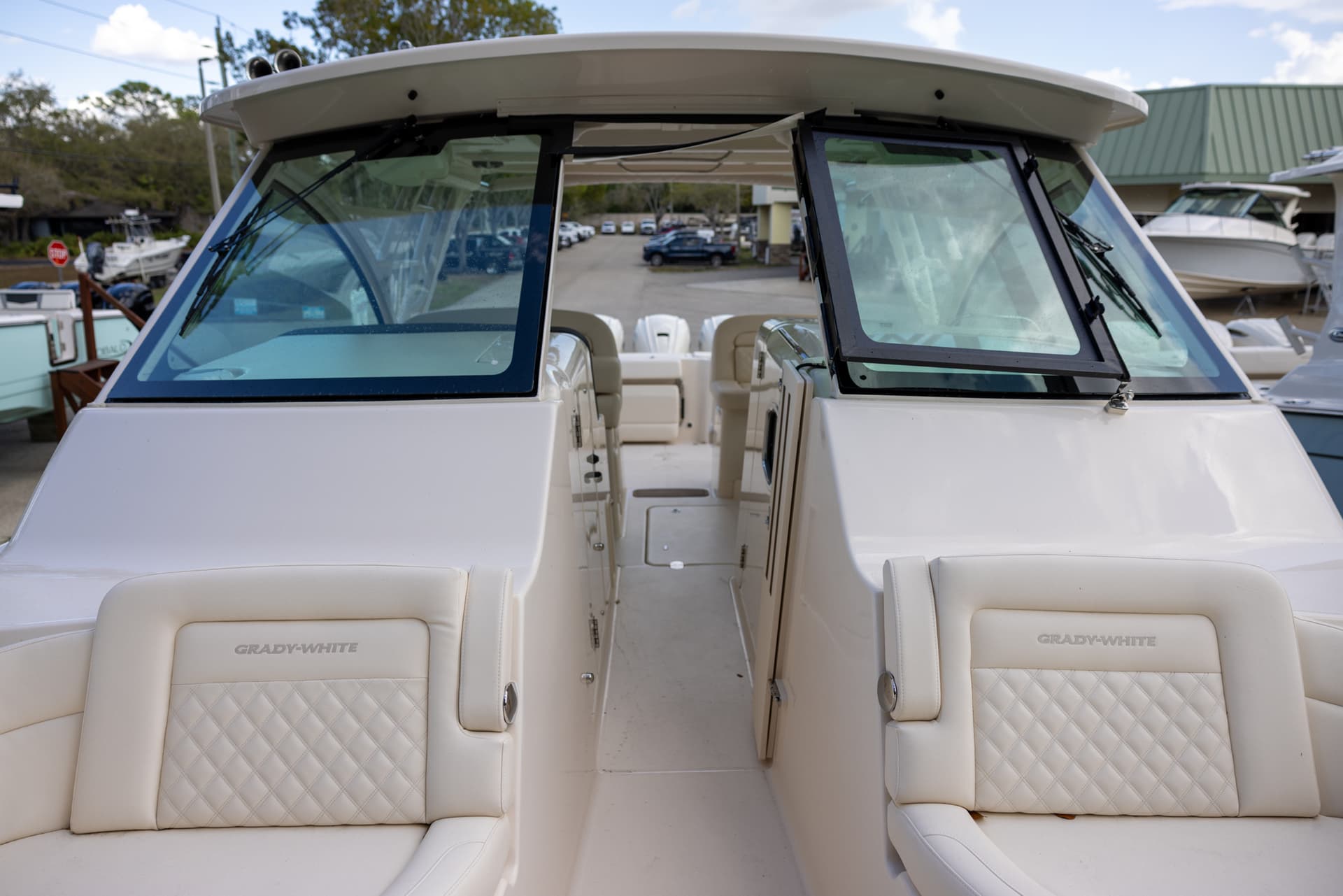 2026 Grady-White Freedom 375 — image 18