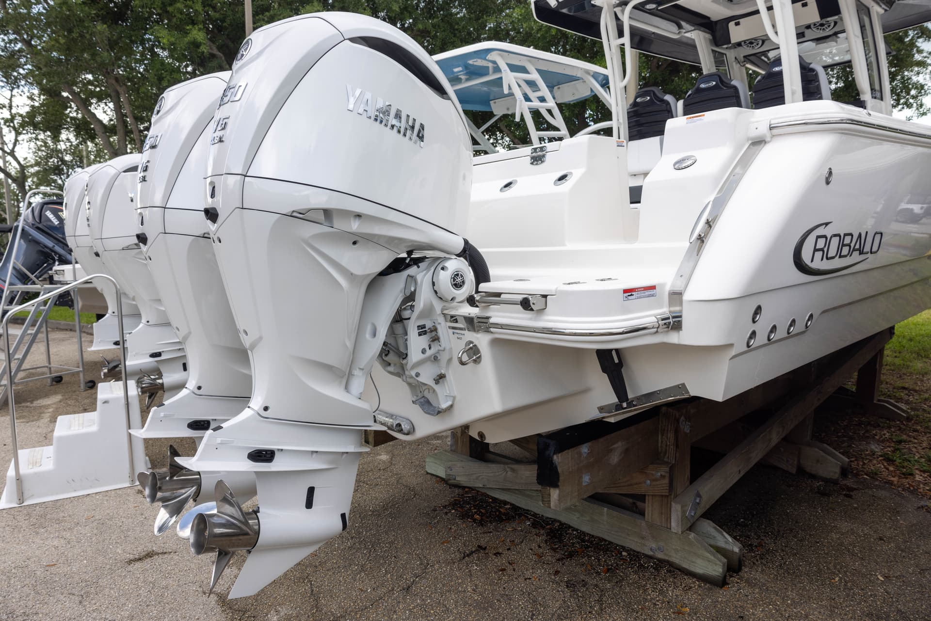 2026 Robalo R300CC — image 4