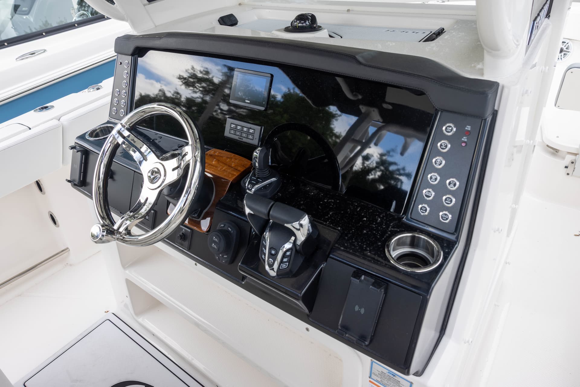 2026 Robalo R300CC — image 15