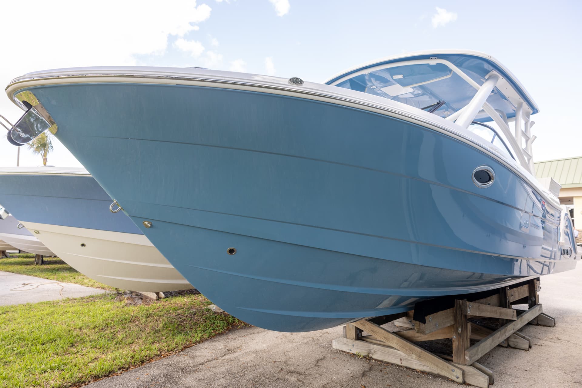 2026 Robalo R317 — image 2