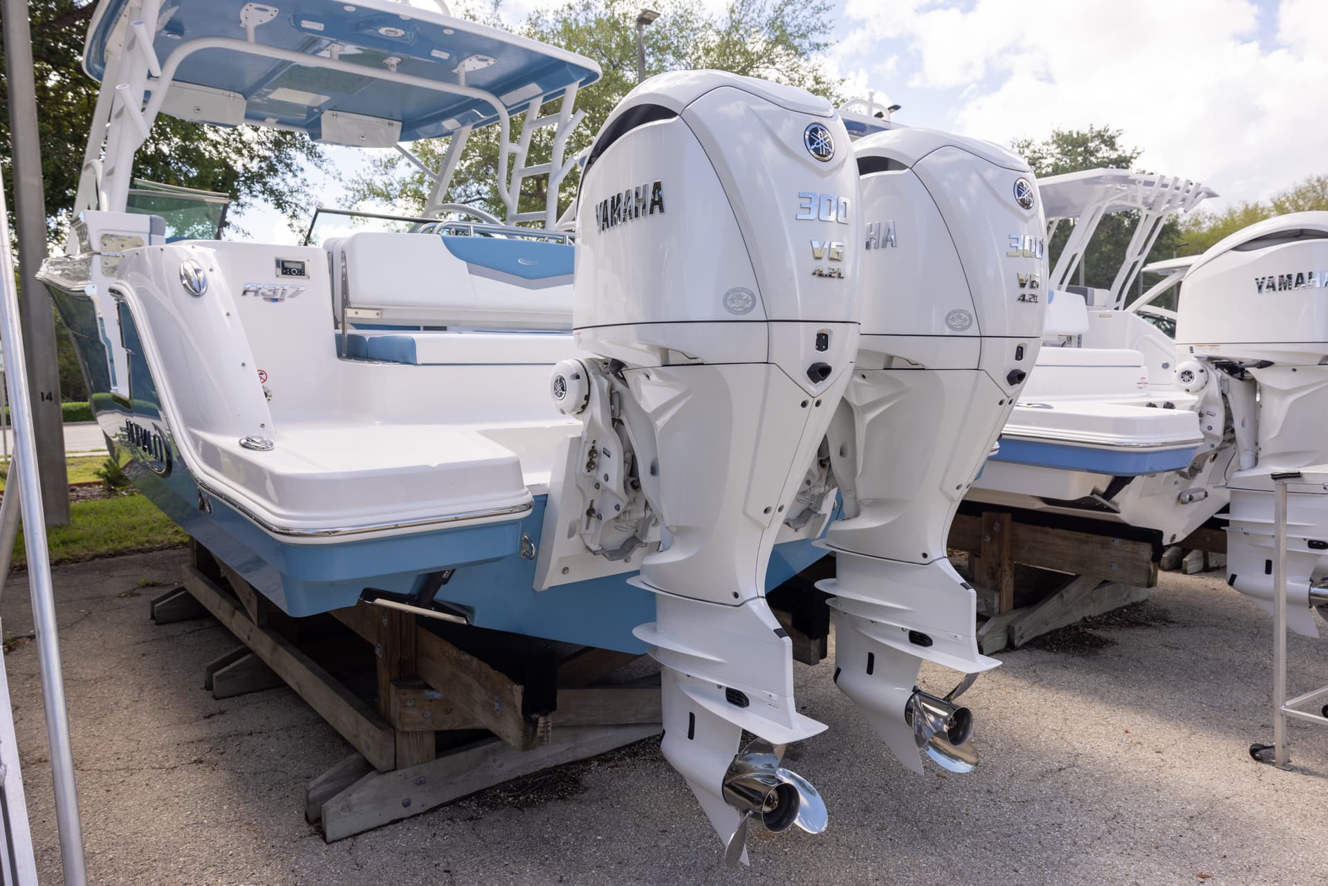 2026 Robalo R317 — image 3
