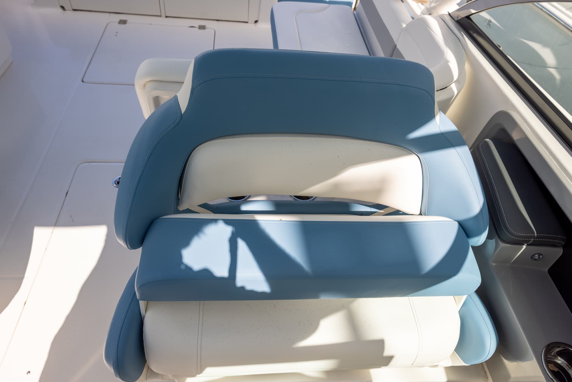 2026 Robalo R317 — image 6