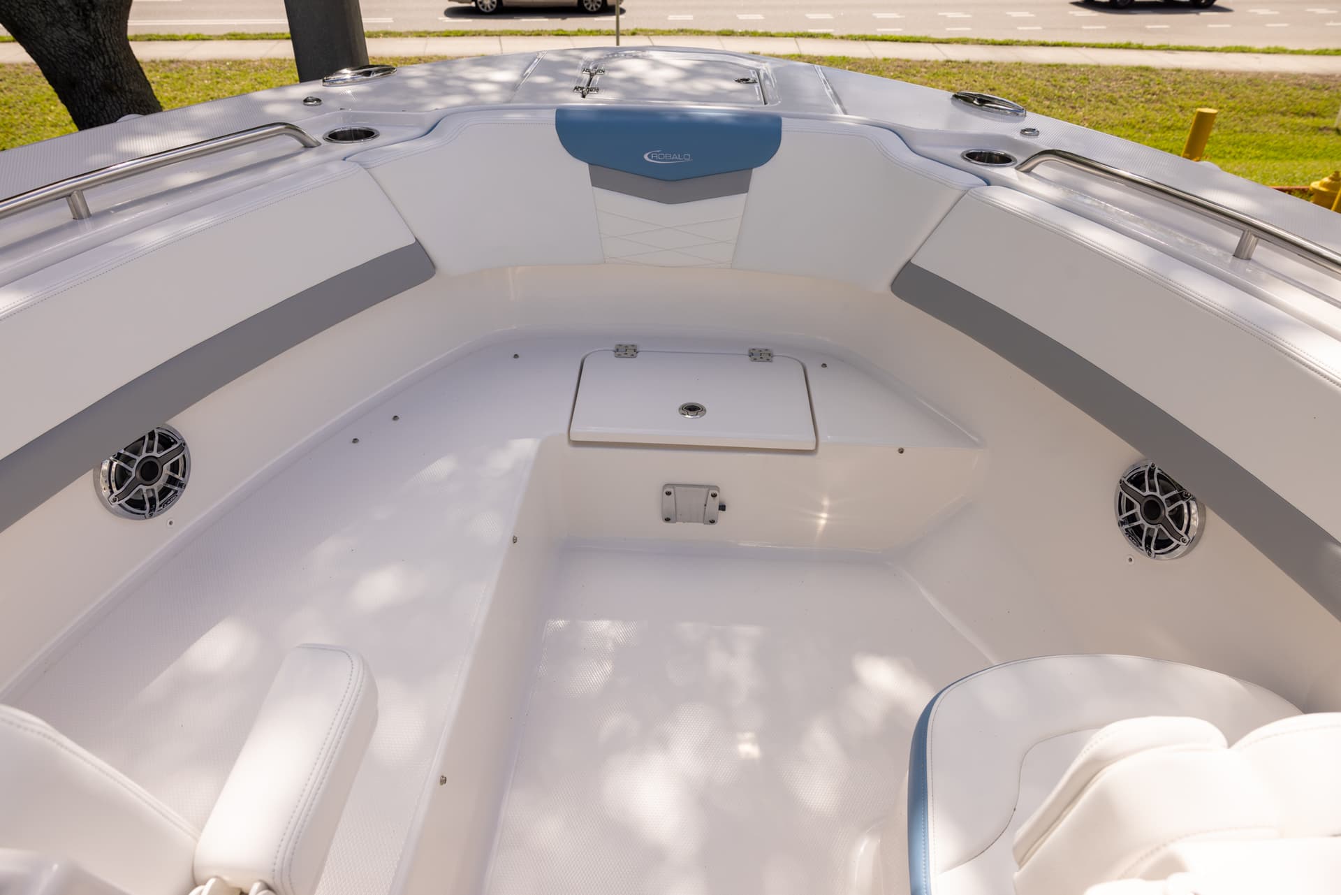 2026 Robalo R317 — image 7