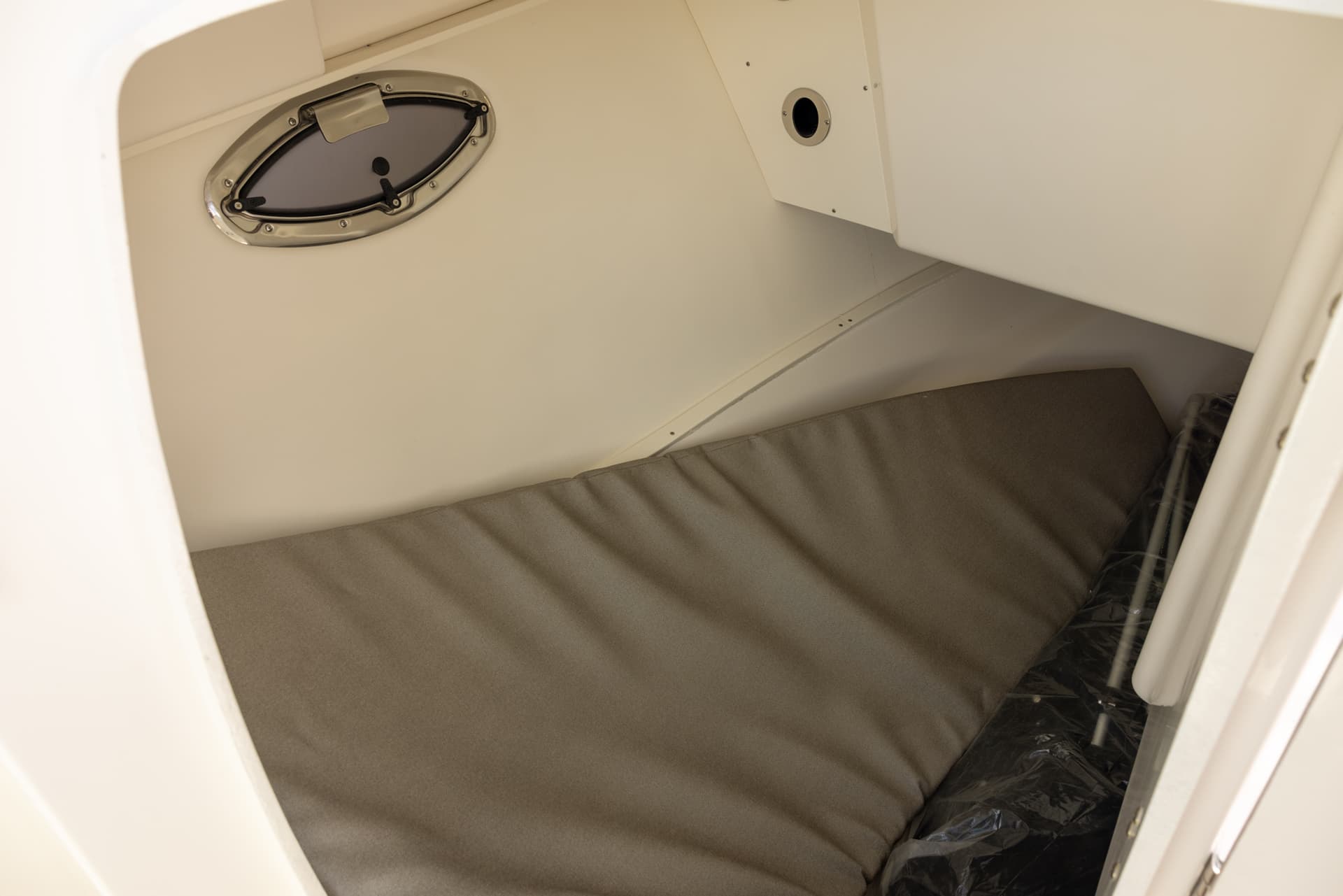 2026 Robalo R317 — image 8