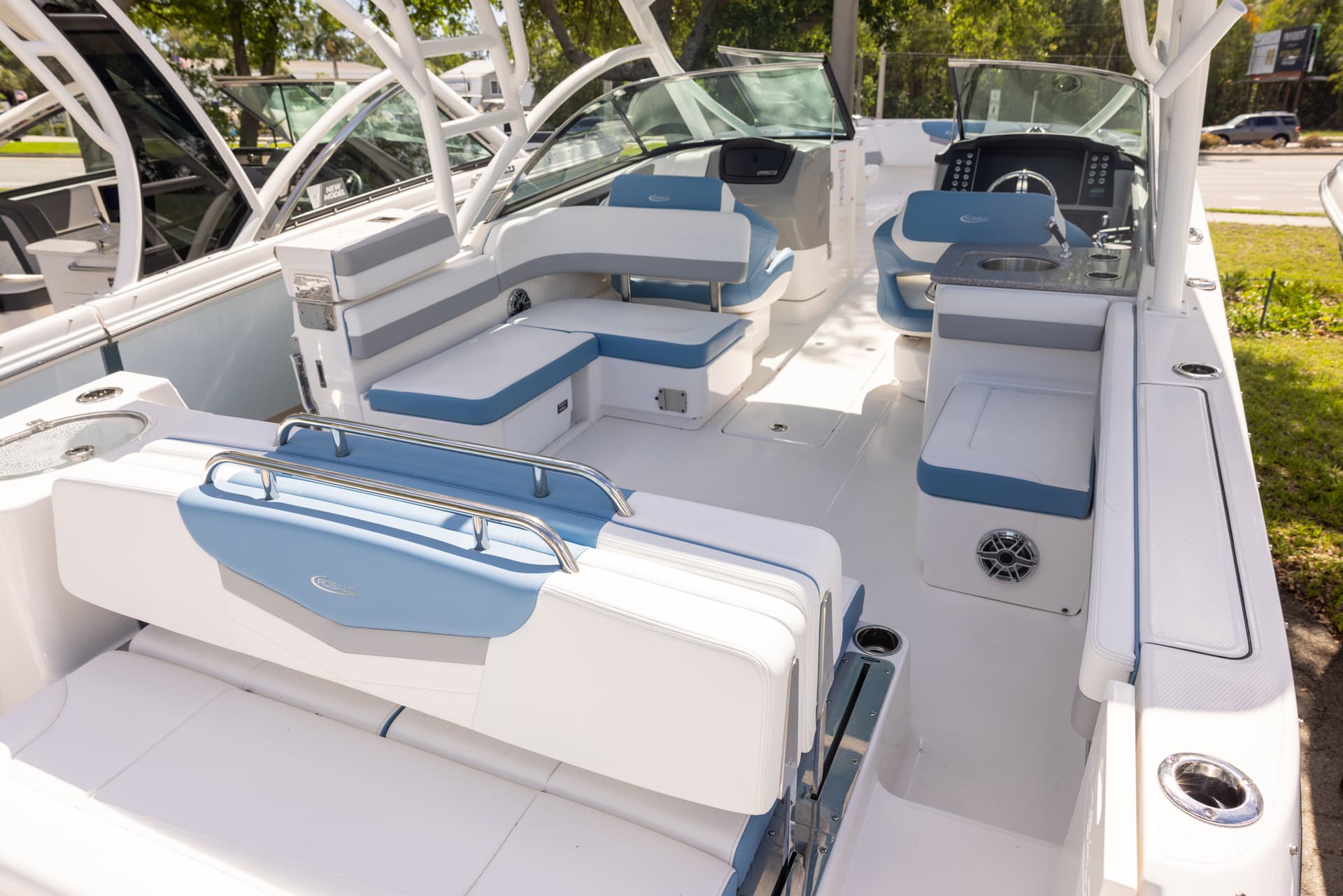 2026 Robalo R317 — image 13