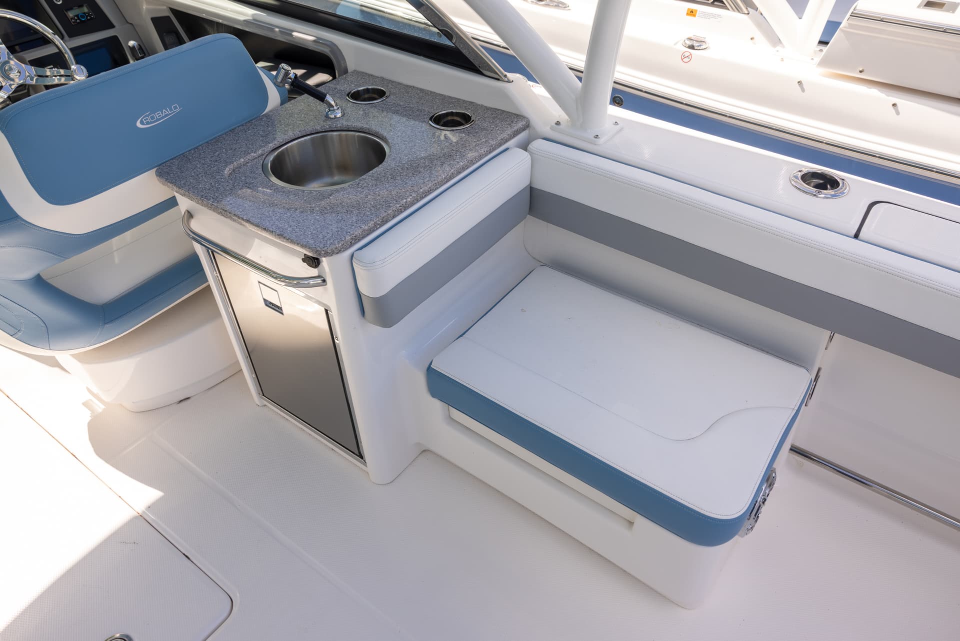 2026 Robalo R317 — image 15