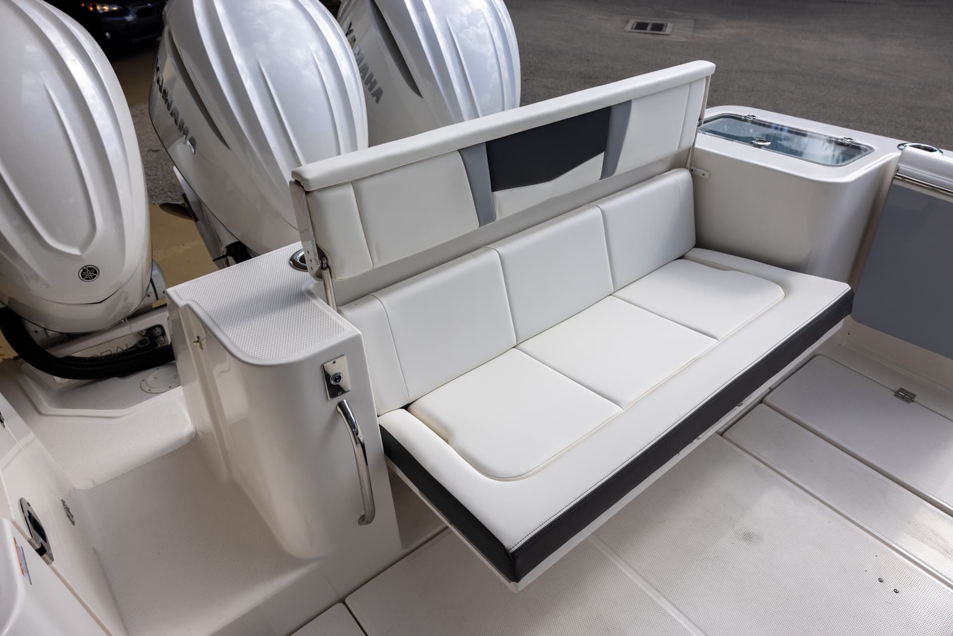 2026 Robalo R360 — image 6