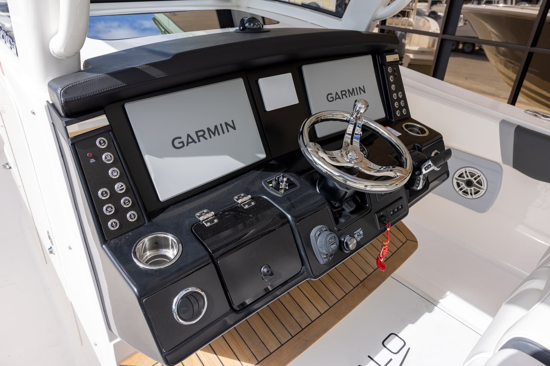 2026 Robalo R360 — image 10