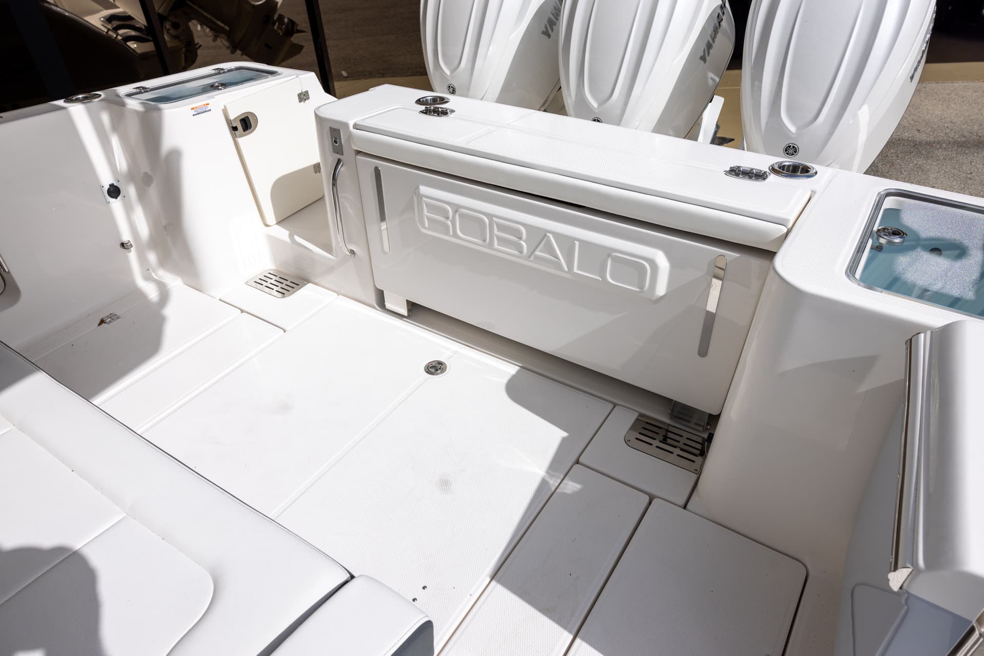 2026 Robalo R360 — image 22