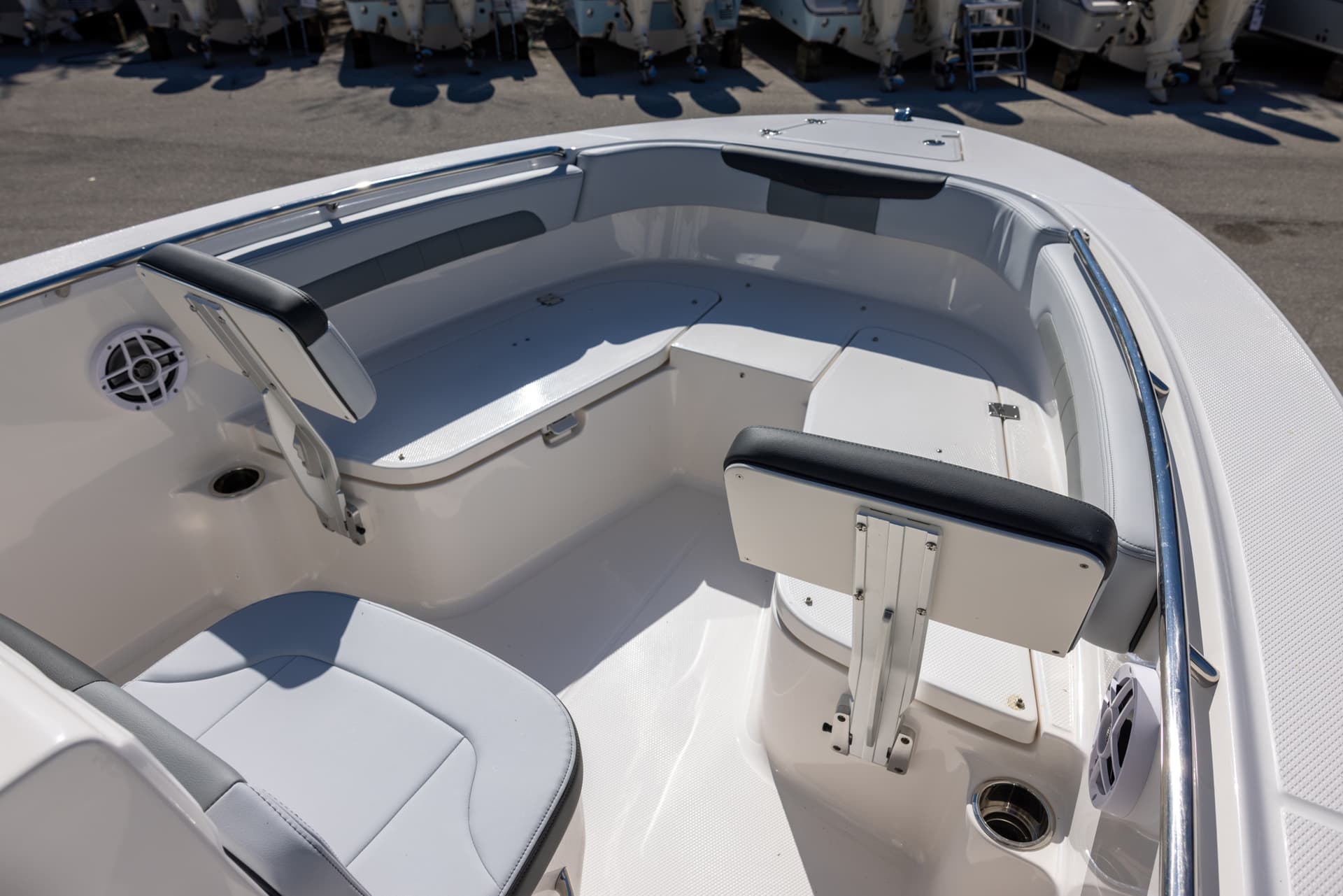 2026 Robalo R202EX — image 10