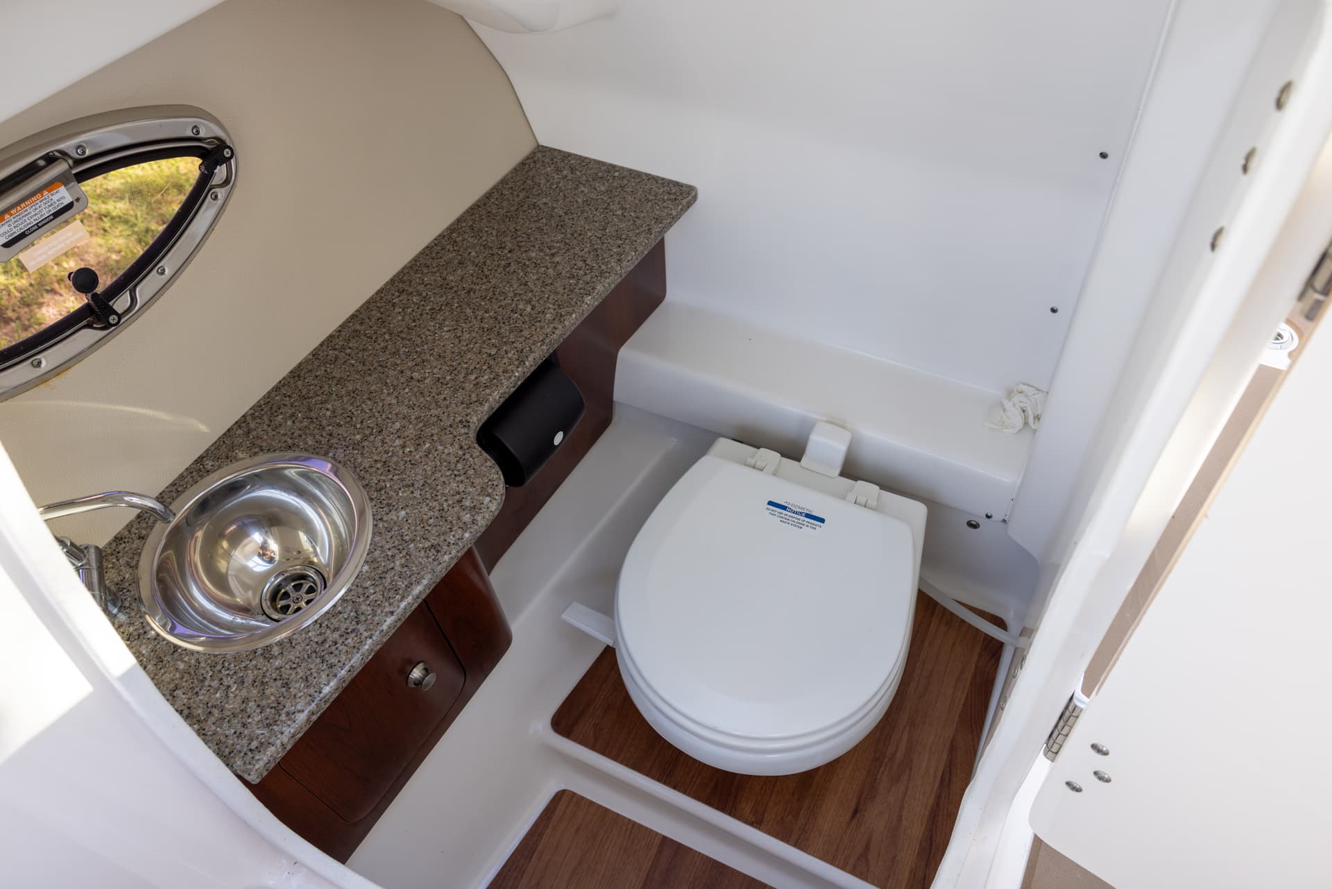 2018 Chaparral 264 Sunesta — image 6