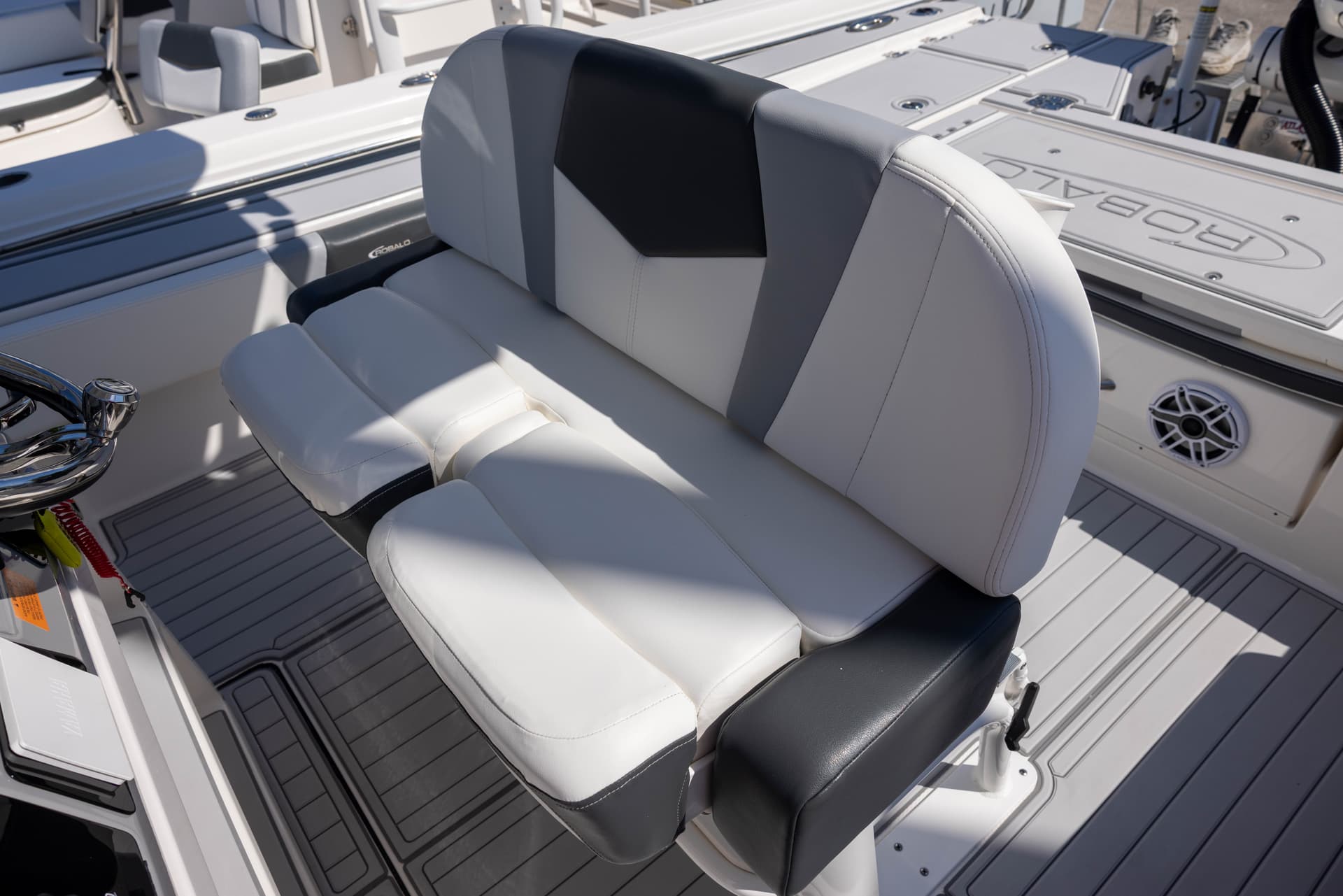 2023 Robalo 266 Cayman — image 4