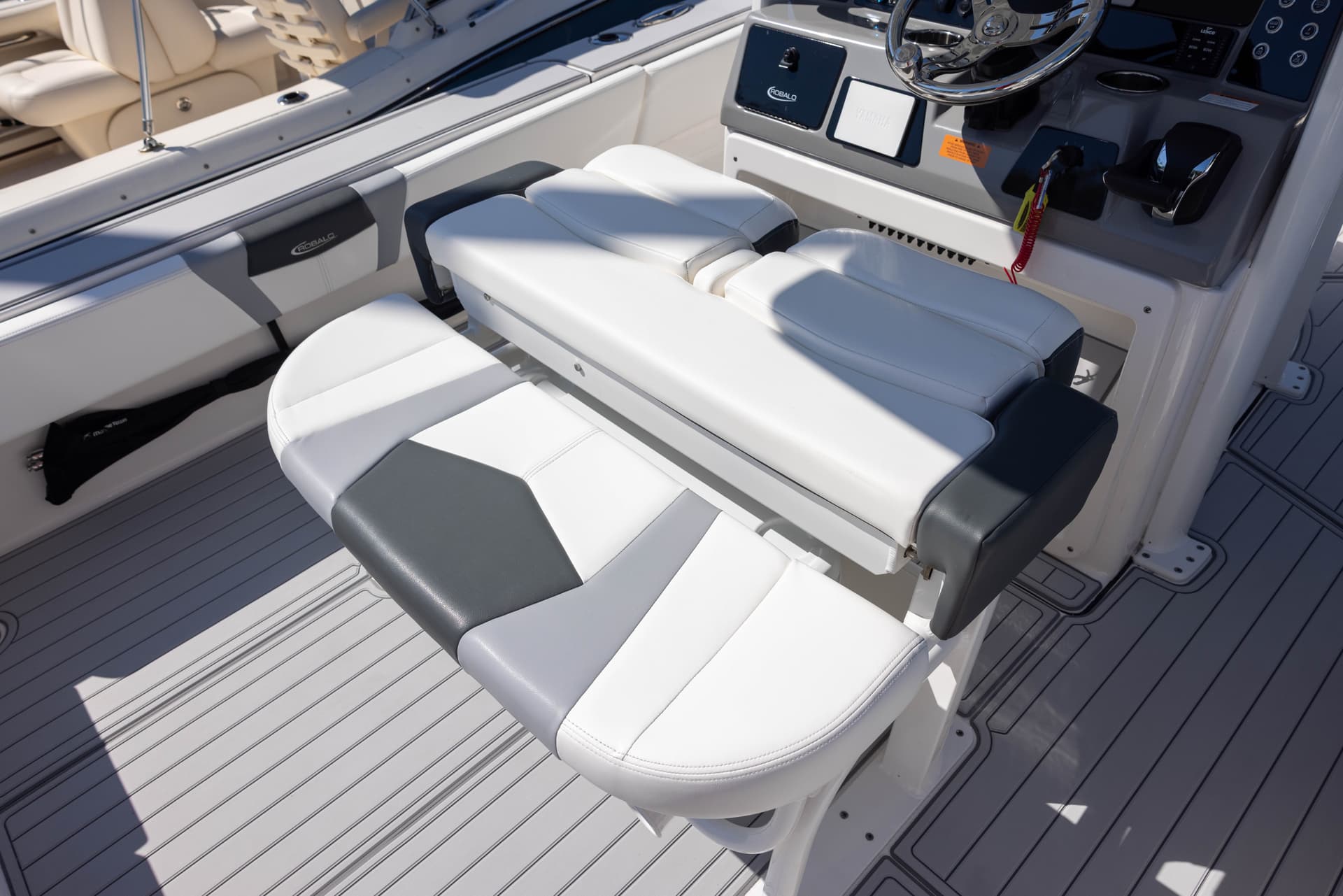 2023 Robalo 266 Cayman — image 5