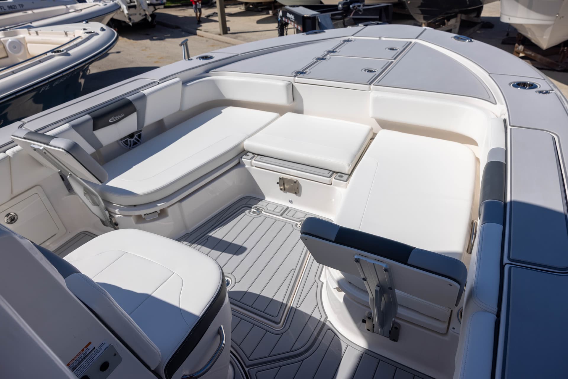 2023 Robalo 266 Cayman — image 8